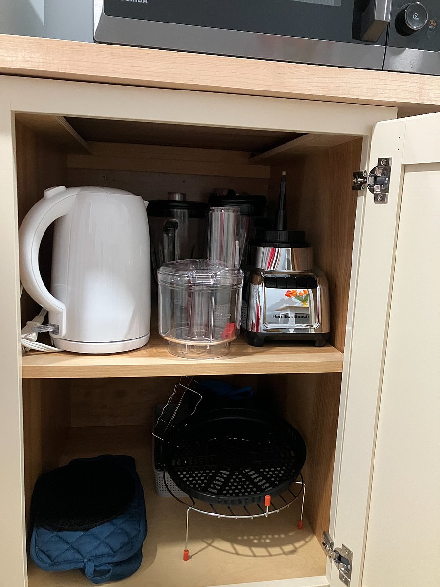 Tea kettle, blender, food processor and air fryer accessories.