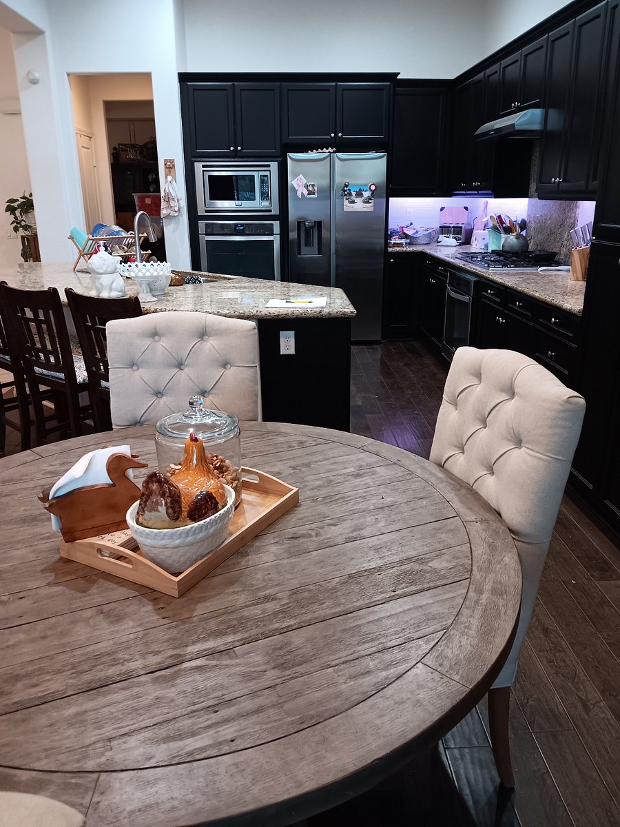 Breakfast Table to Kitchen