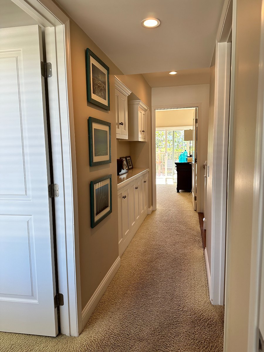 Hallway to the bedrooms