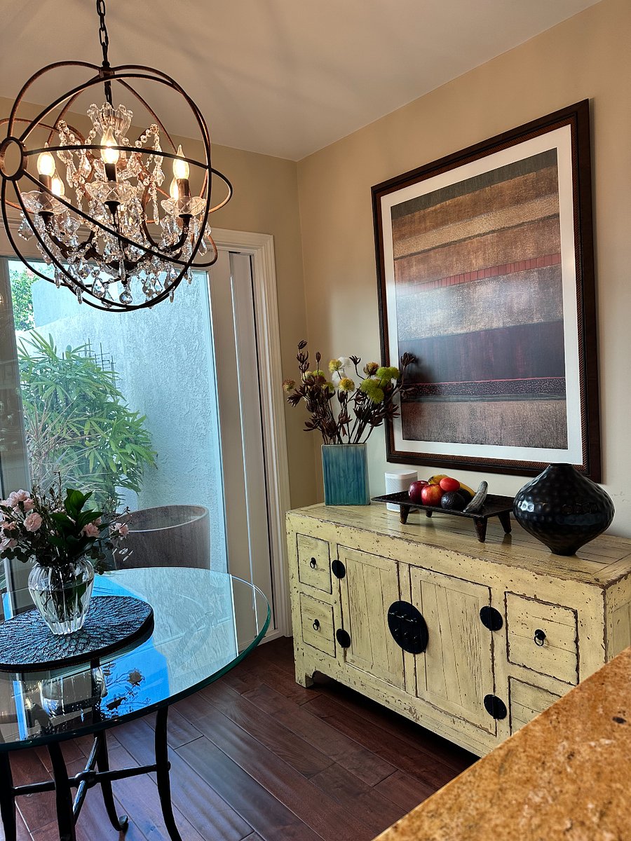 small dining area looking out to the front courtyard