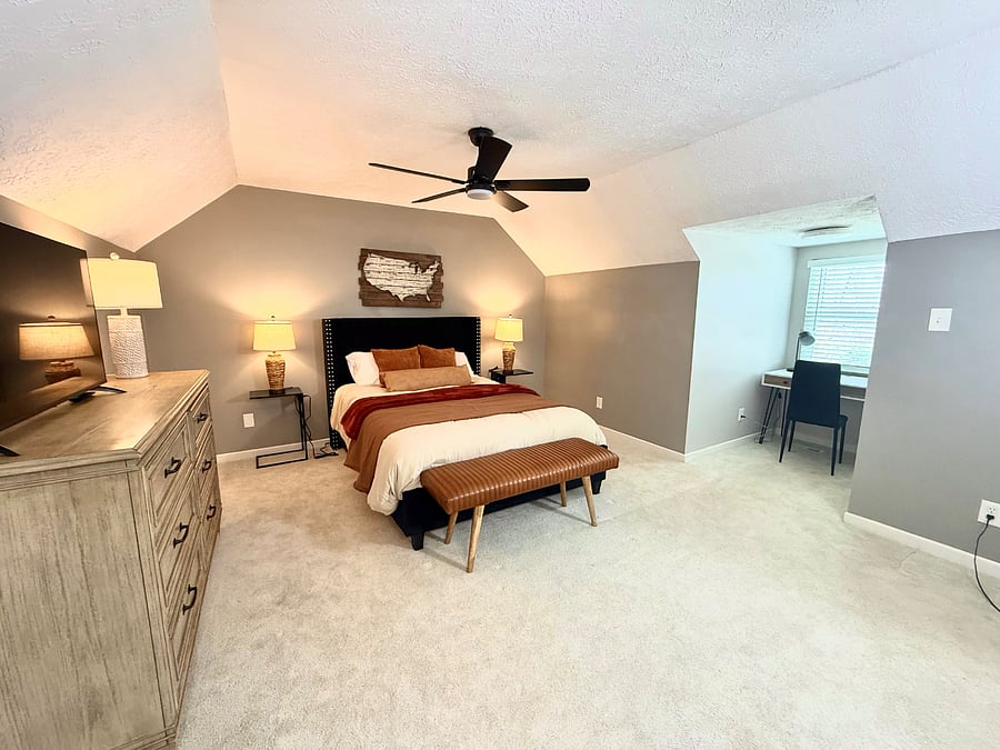 Bedroom #3. Queen size bed.
