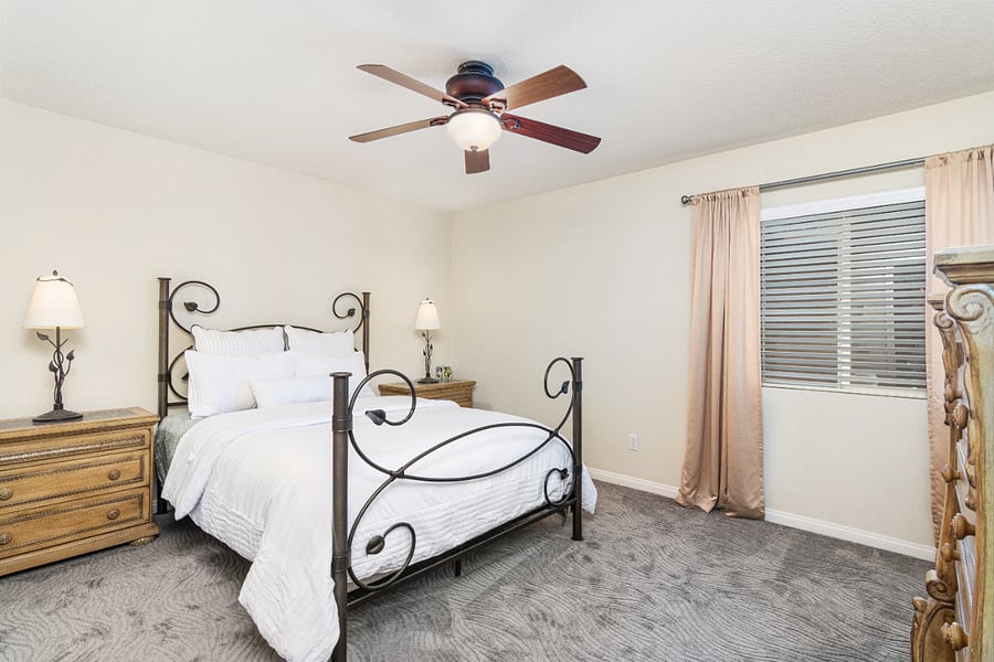 QUEEN BED GUEST ROOM