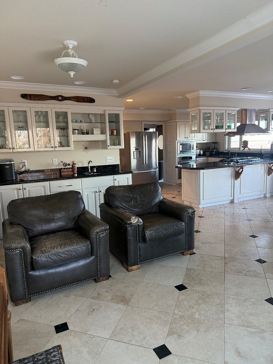 Diningroom, kitchen, Wet Bar