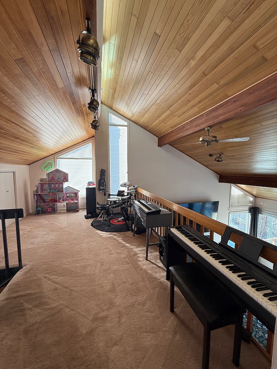 Music room/toy room