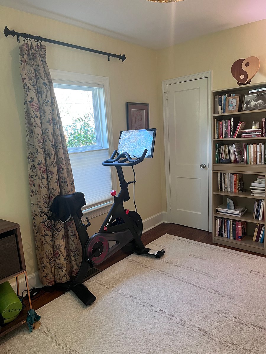 Second bedroom with Peleton and weights
