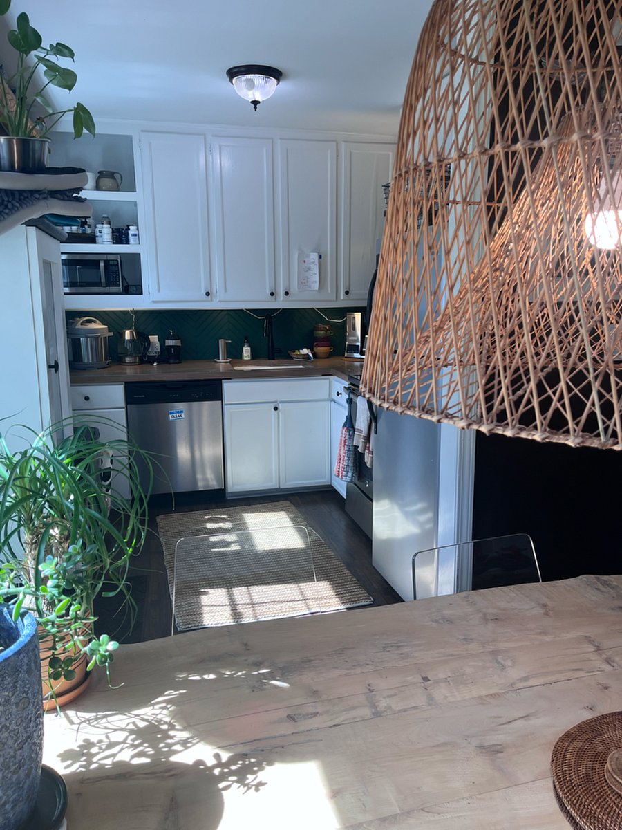 InstaPot, Electric tea kettle, Cuisinart Coffee Maker...
Everything you need!