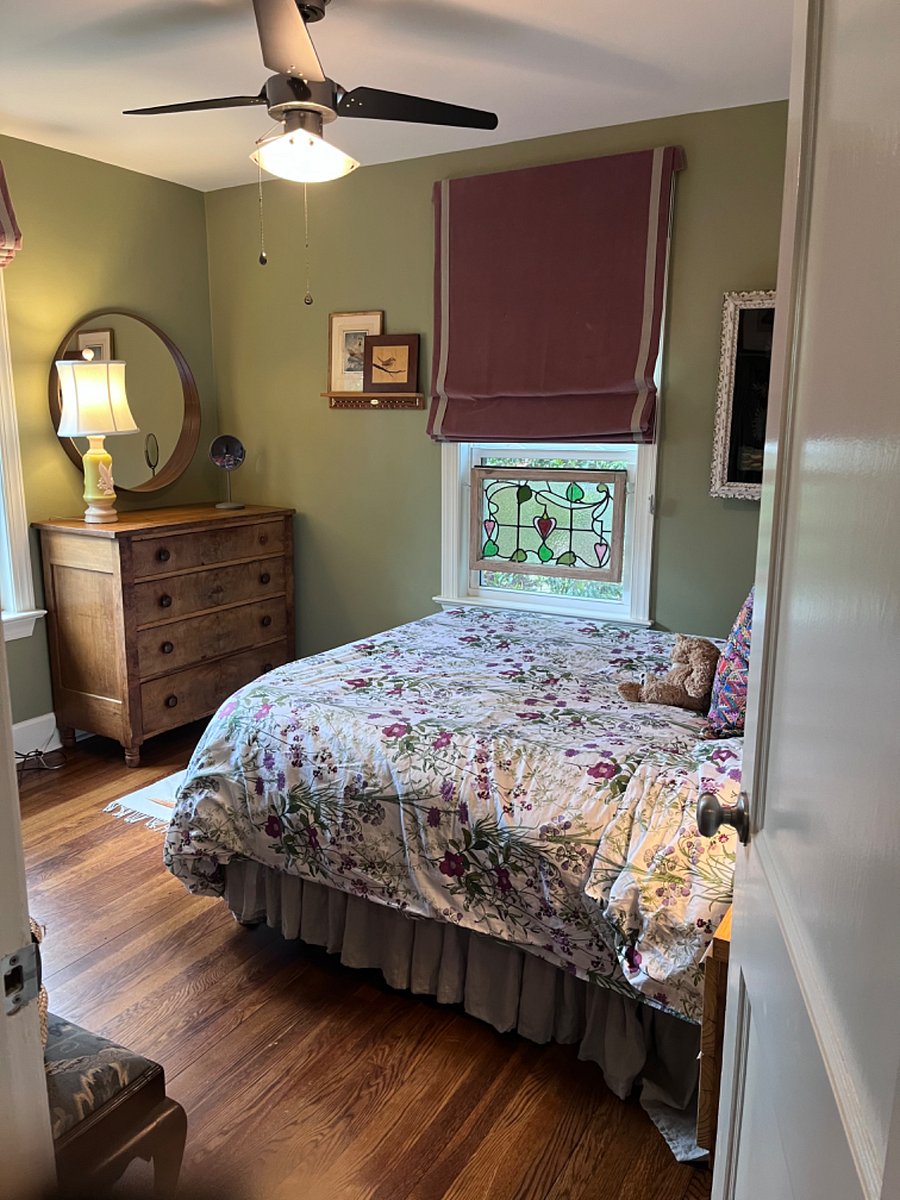 Adorable 1st bedroom with organic latex mattress and hypoallergenic duvet.  Windows overlook the fenced-in yard and Northgate park.