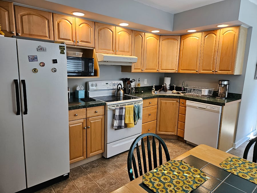 Fully equipped kitchen.