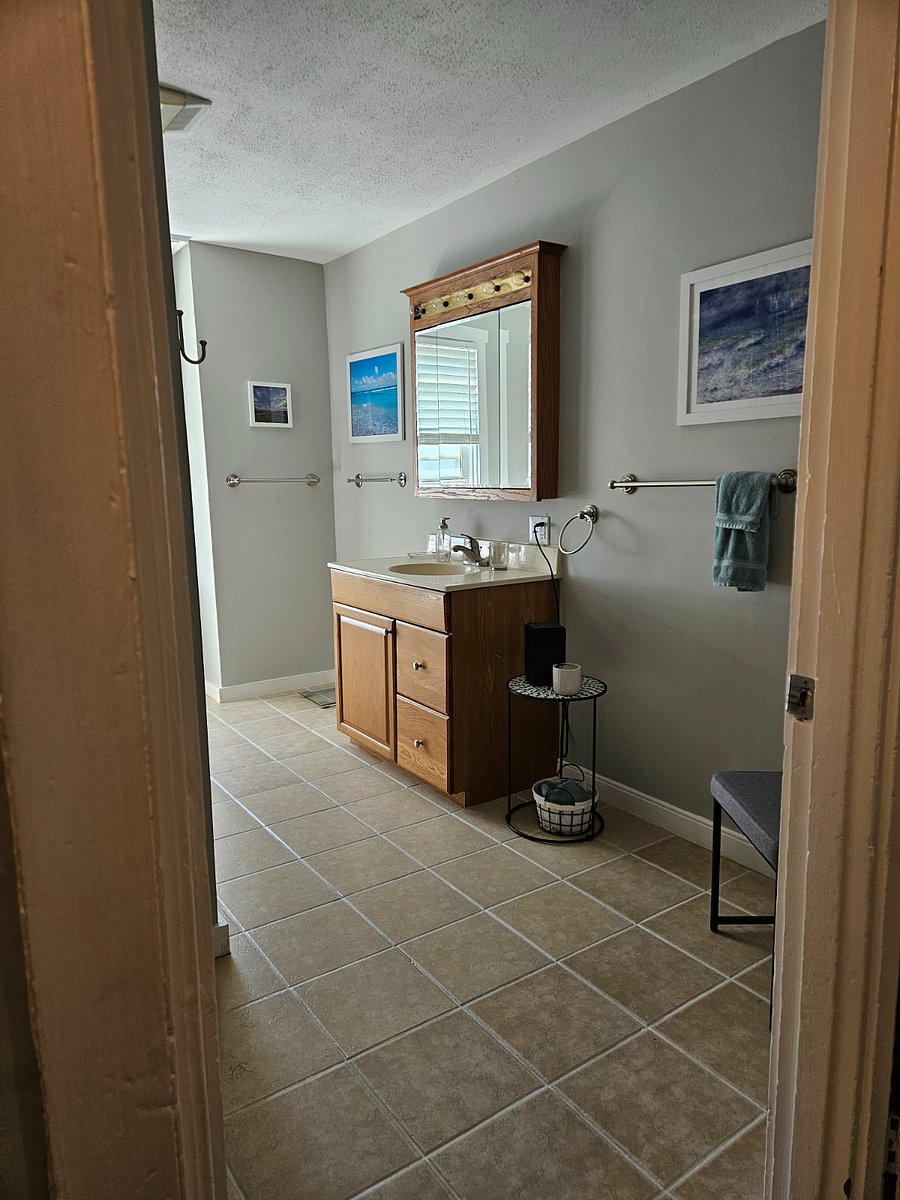 Large second floor bathroom with tub.