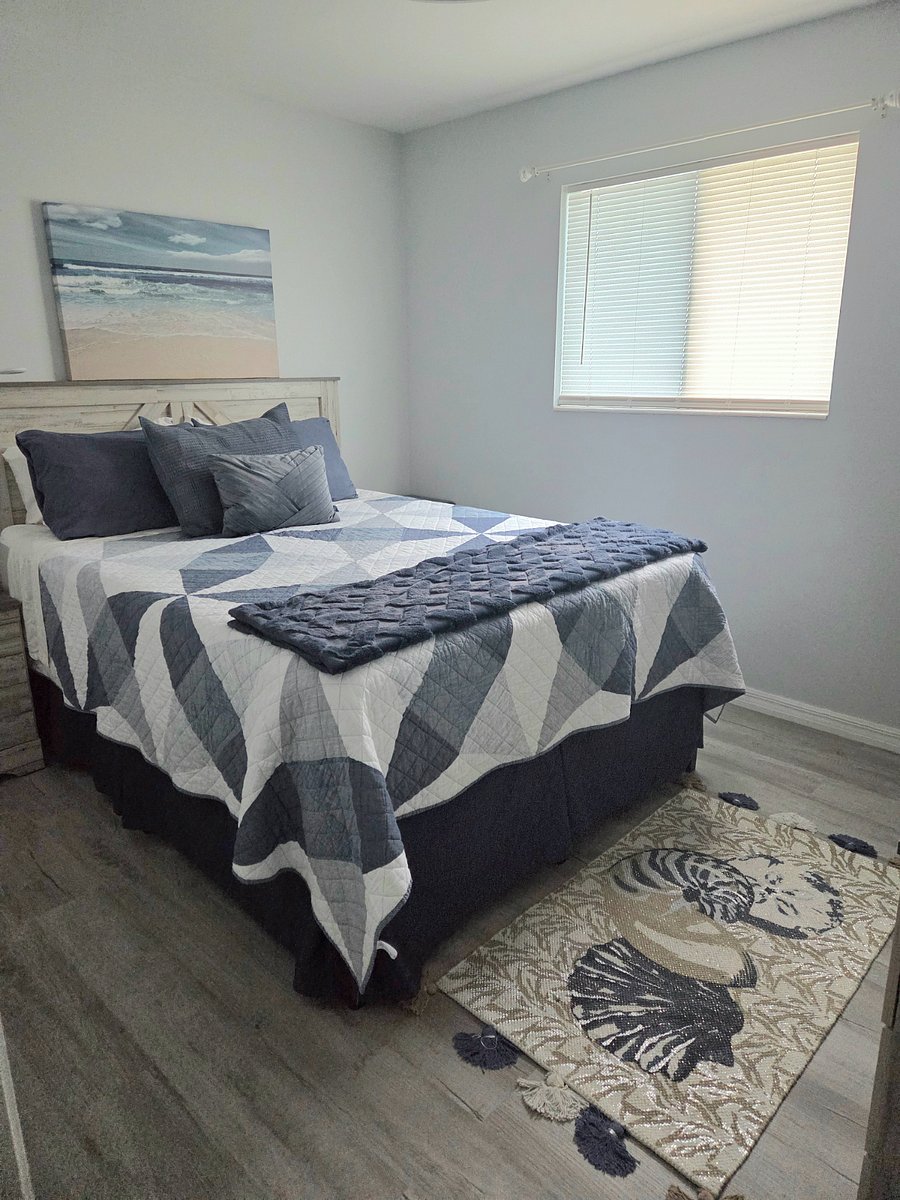 Queen Bedroom
