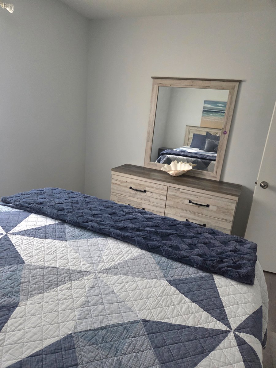 Queen Bedroom