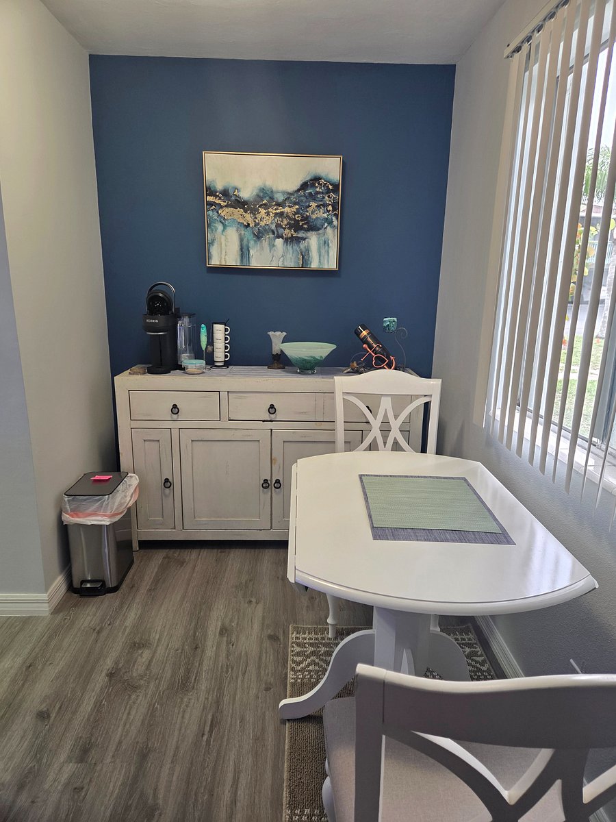 Coffee Bar and Dining