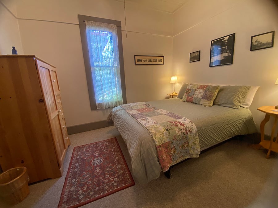 Bedroom 2 with Queen bed