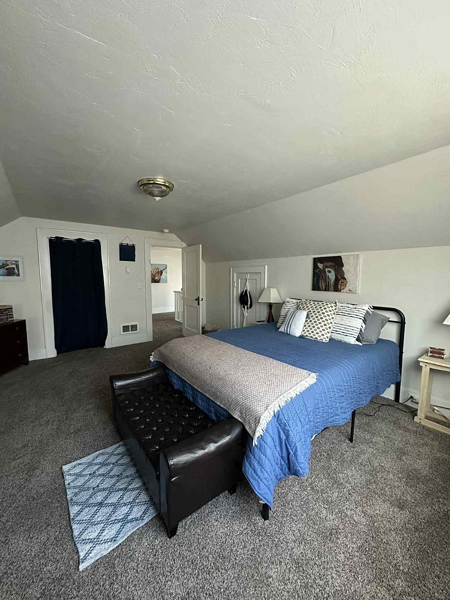Upstairs bedroom
