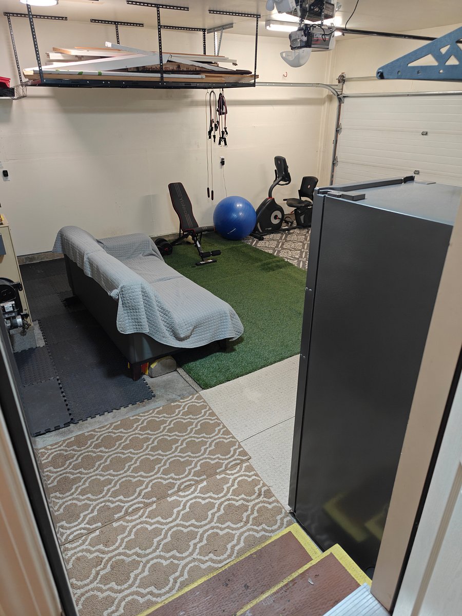 common space garage / gym