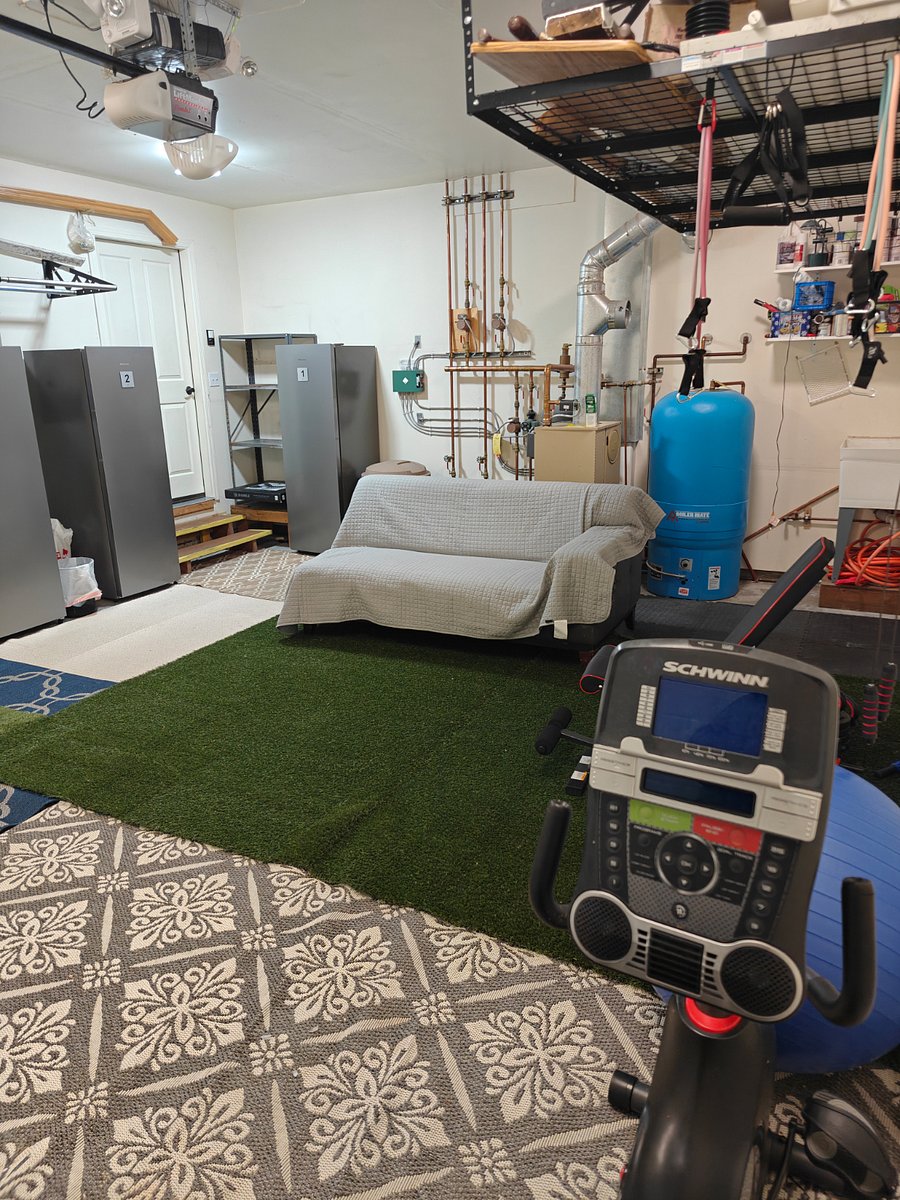 common space garage / gym