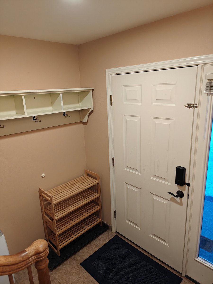common space entryway / hallway