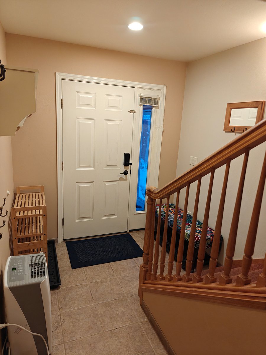 common space entryway / hallway