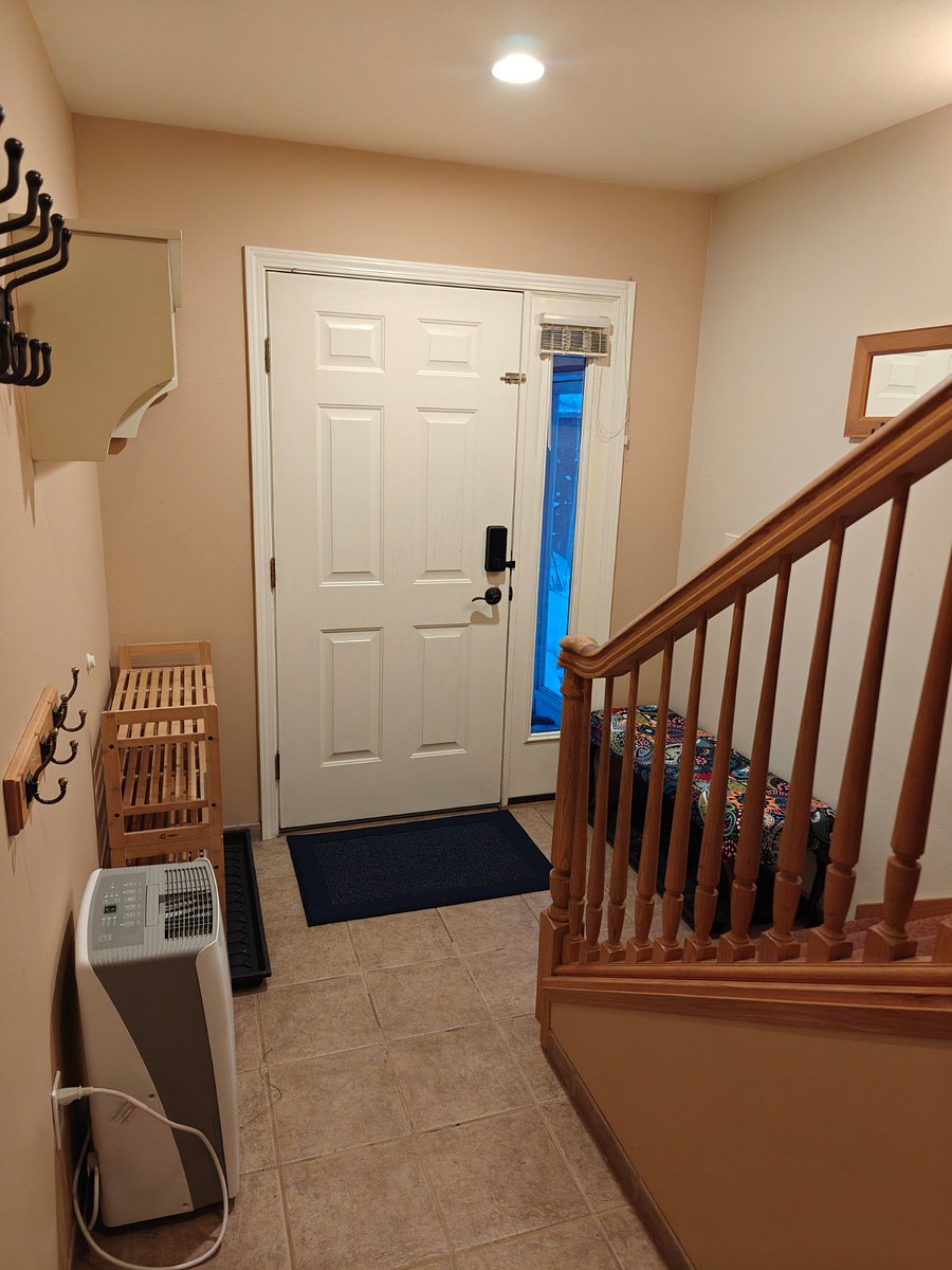 common space entryway / hallway
