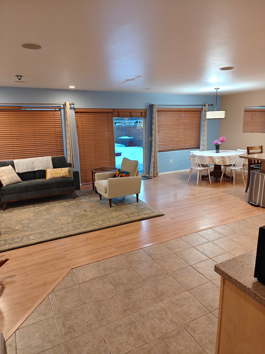common space living room / kitchen / dining room