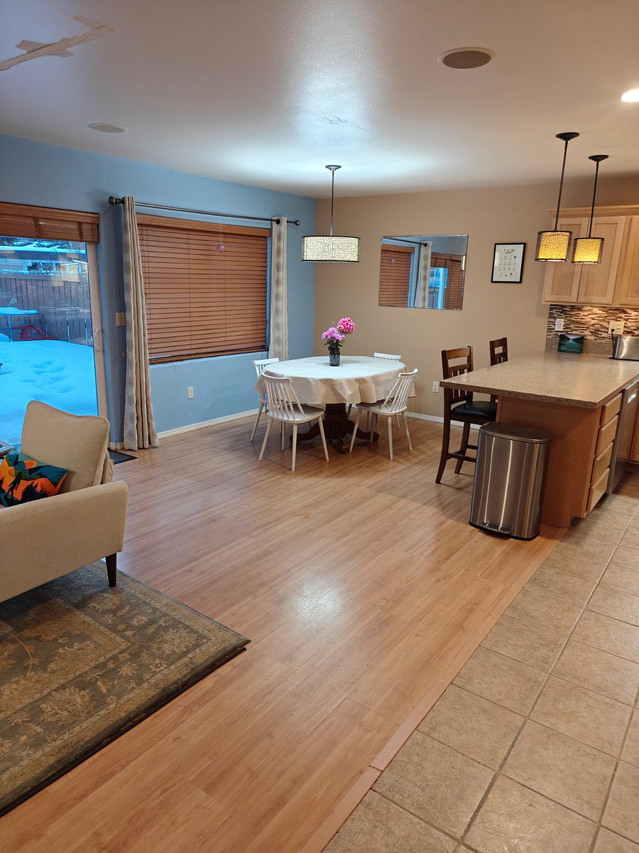 common space living room / kitchen / dining room