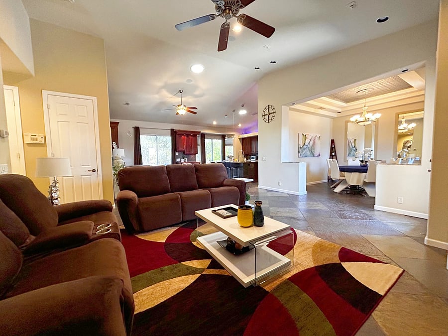Cozy Living Room with Comfortable Seating