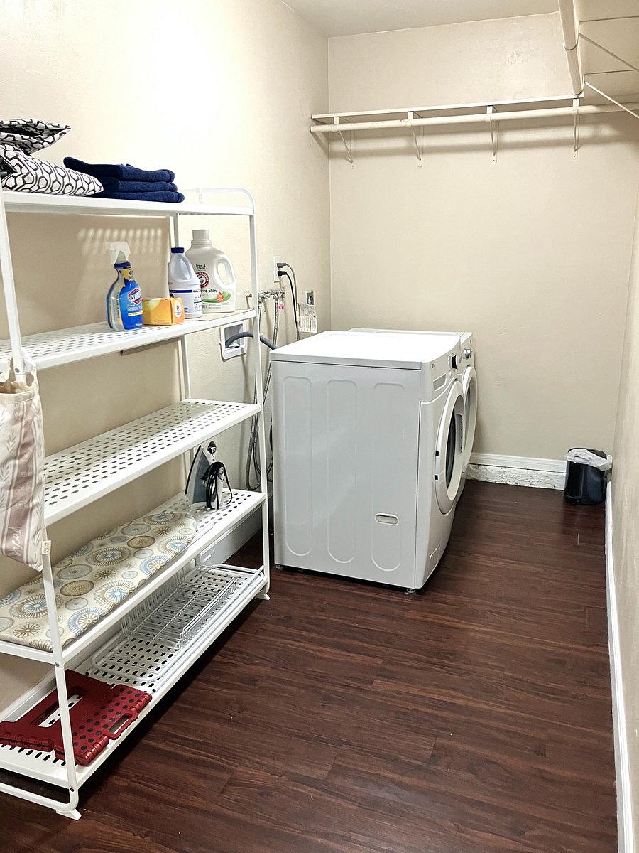 Large Laundry Room with Washer/Dryer