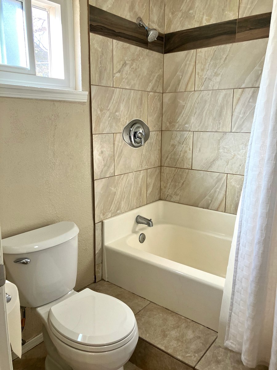 Bathroom with Tub/Shower Combo
