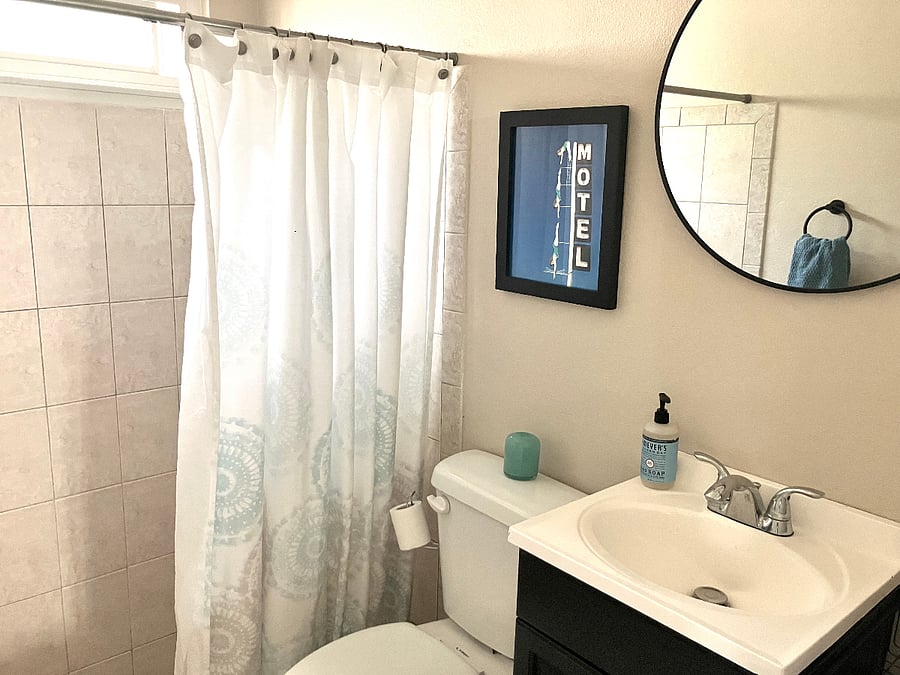 Gueat Bathroom