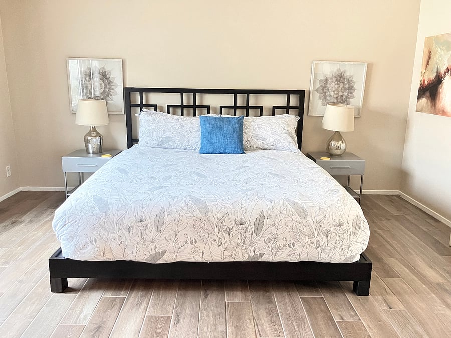 Large bedroom with ensuite bath