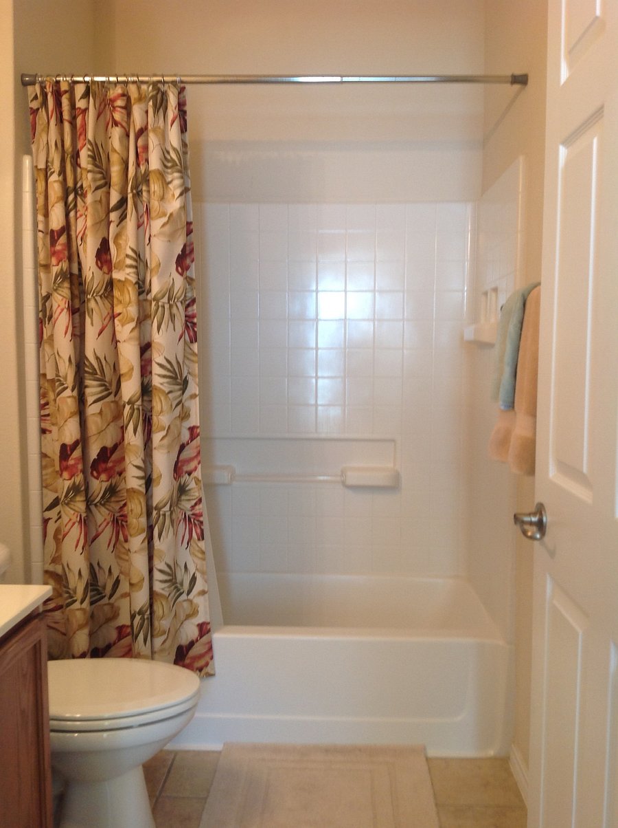 Full 2nd bath, located just off the 2nd bedroom