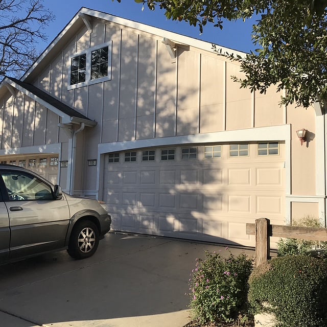 2 car garage with easy access to street.
We supply a battery garage door opener for easy in and out of garage.