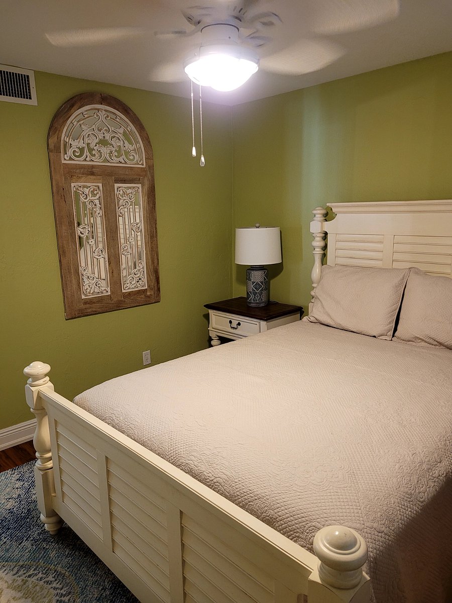 Guest bedroom