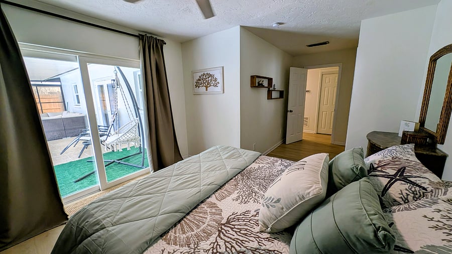 Queen bed - second bedroom