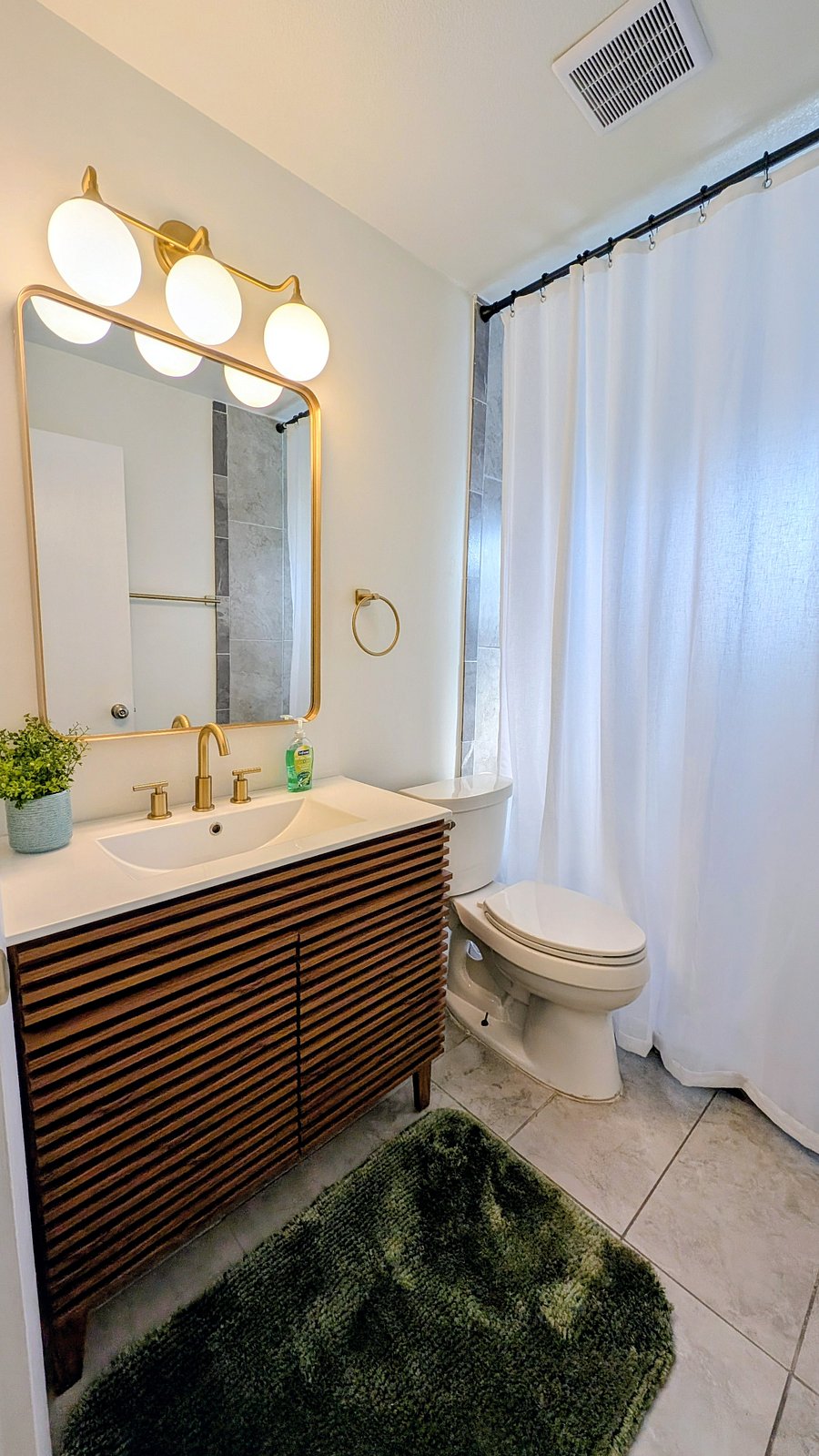 Main bathroom