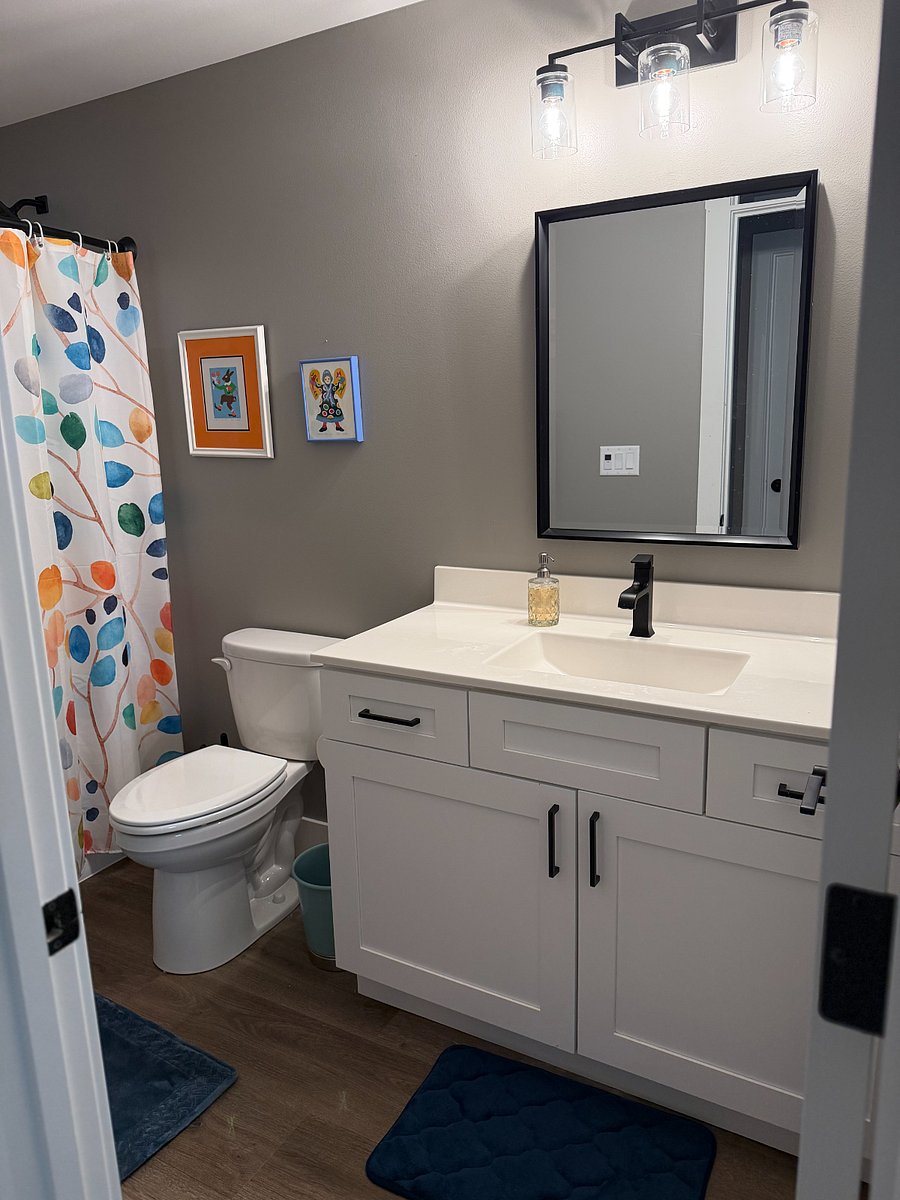 Downstairs private bathroom