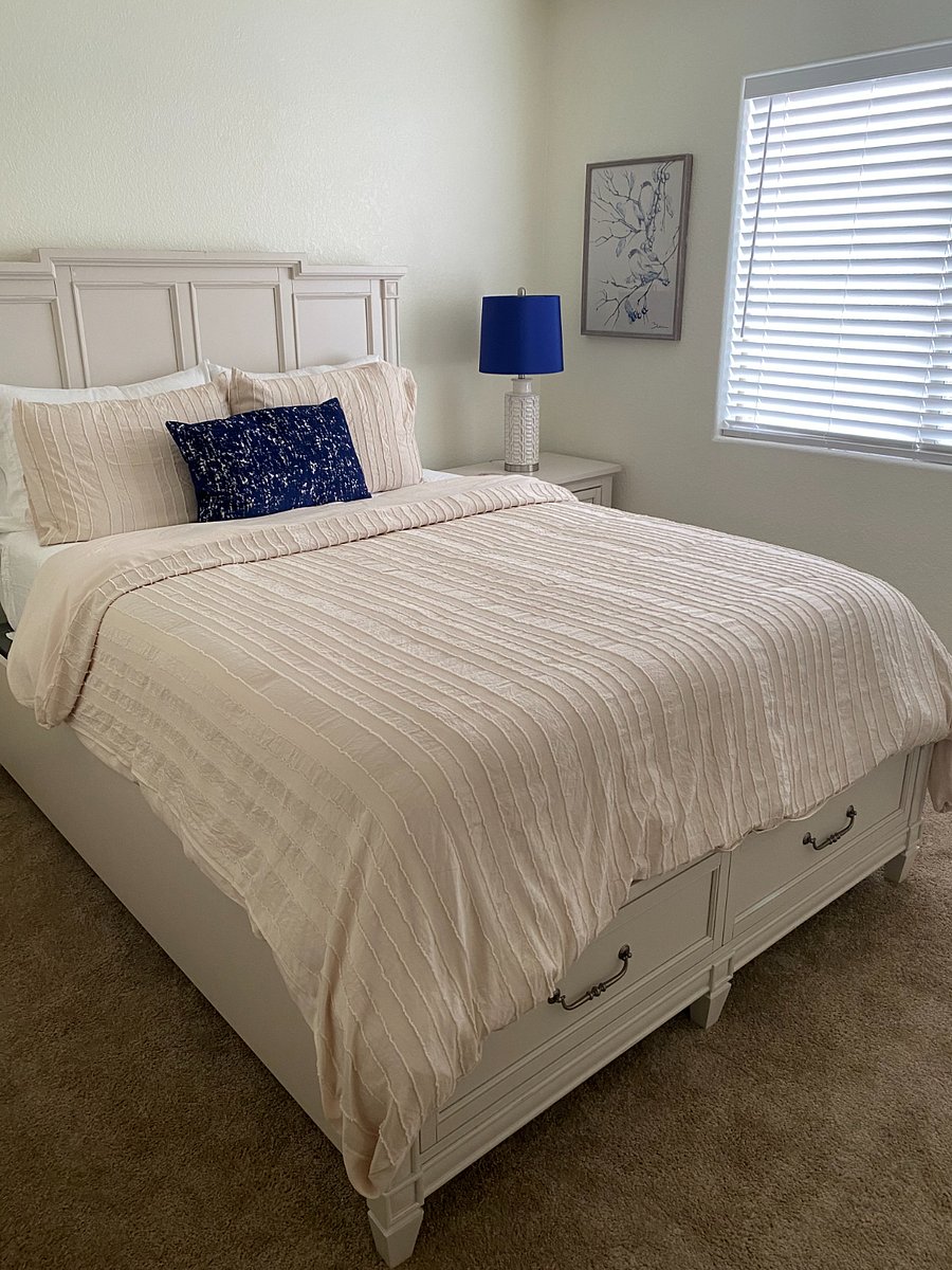 Queen bedroom #2