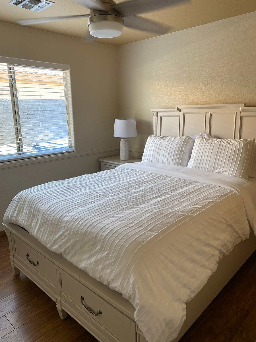 Queen bedroom #3