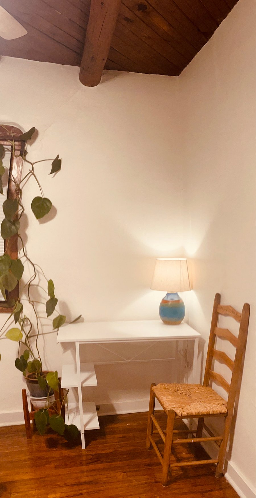 Focus nook in room for rent