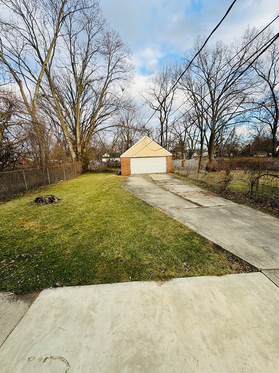 2 car garage Not included in rental