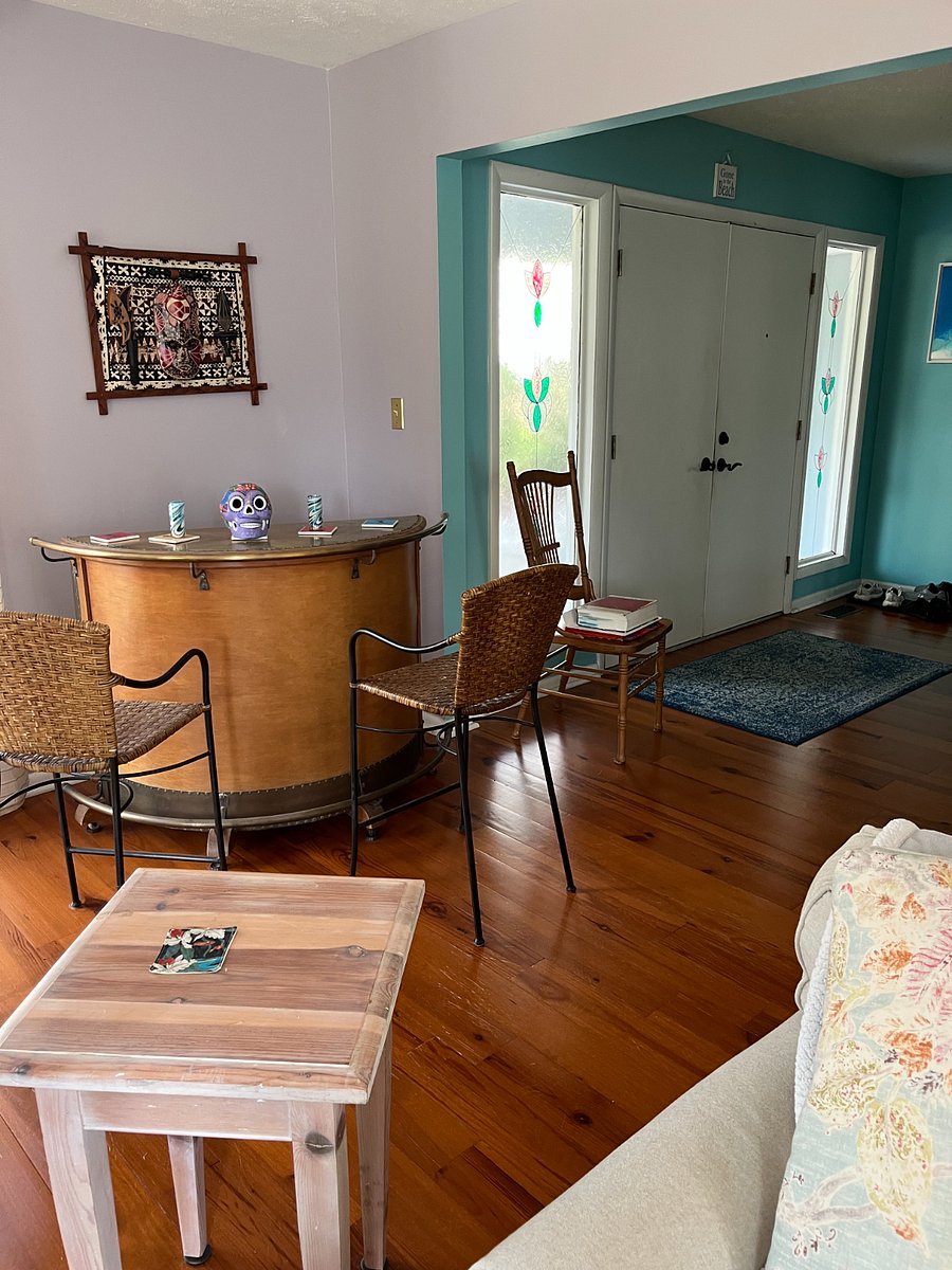 Foyer and entrance to Living room