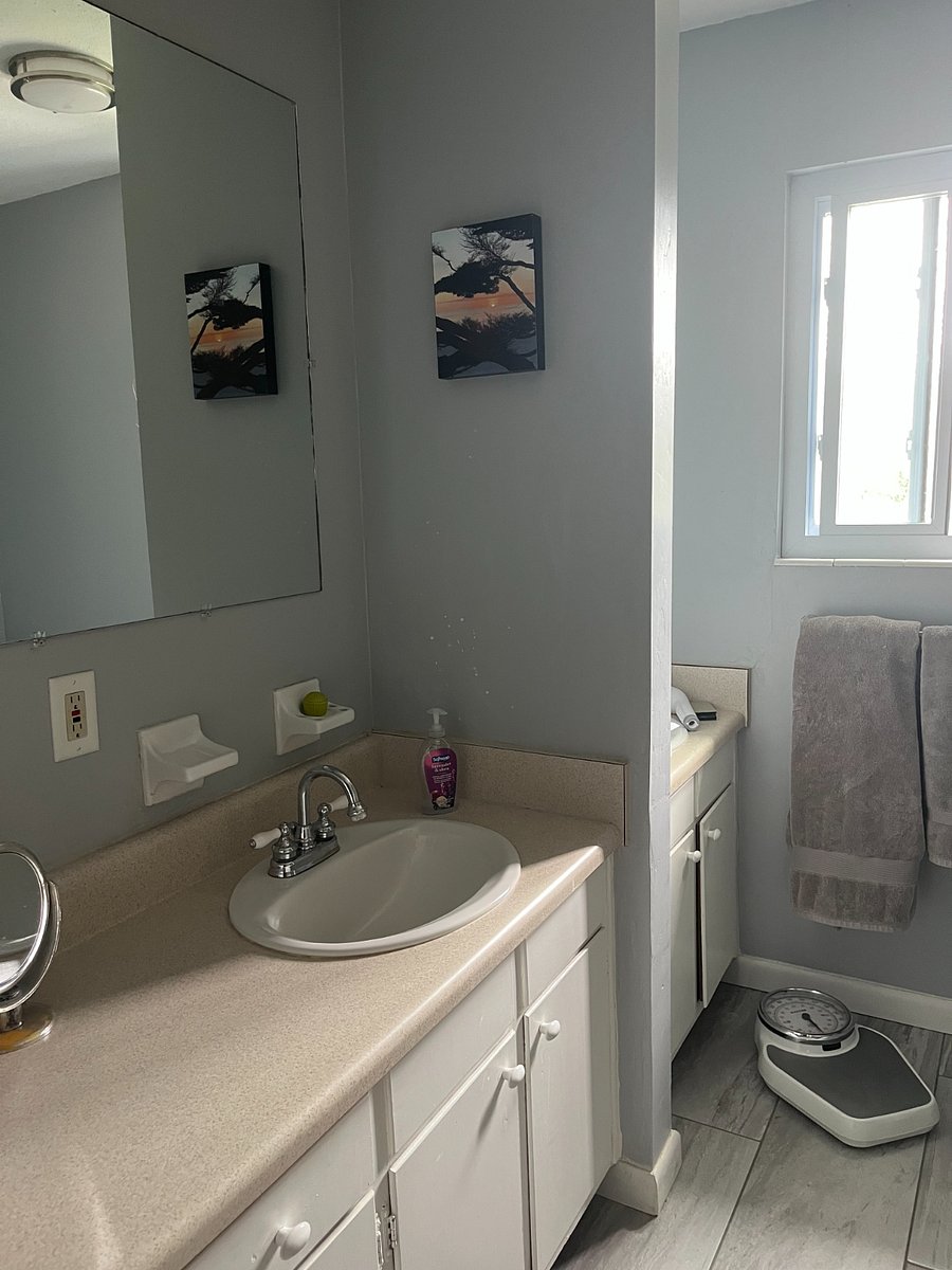 Second Upstairs Bathroom