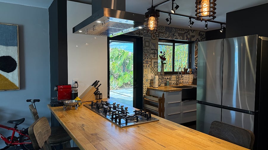 Open Kitchen, natural gas cooktop, new Samsung refrigerator, Nespresso coffee machine 