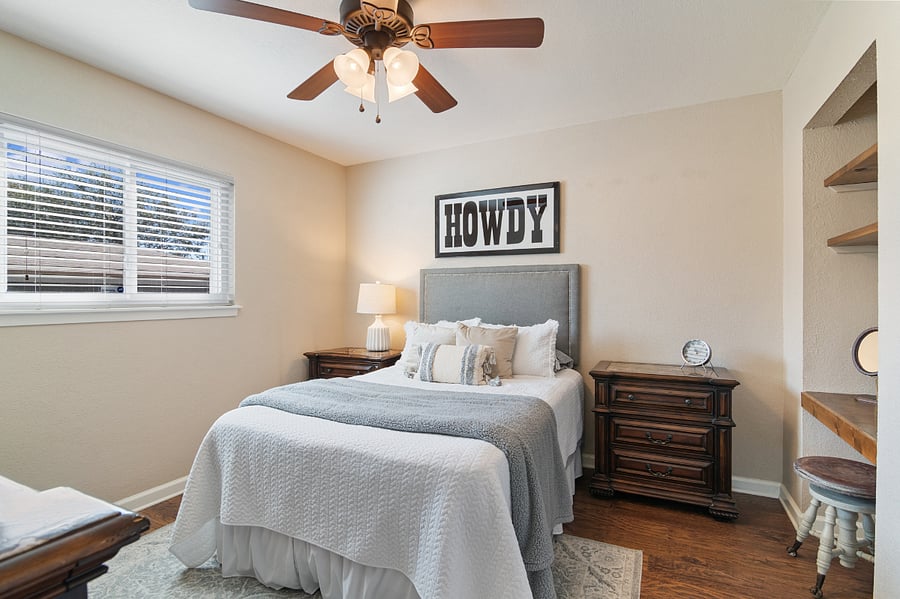 Secondary bedroom with built-in shelves and closet