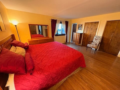 Master Bedroom facing E