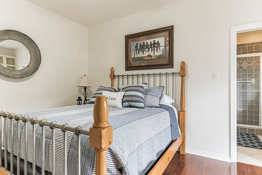 Queen bedroom with adjoining bathroom