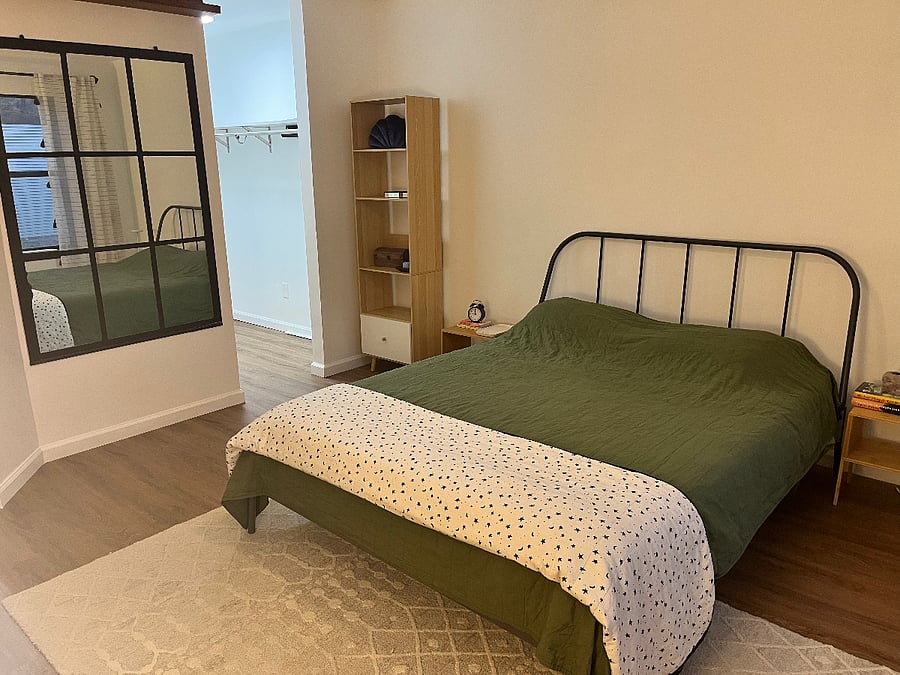 Bedroom, facing towards the closet