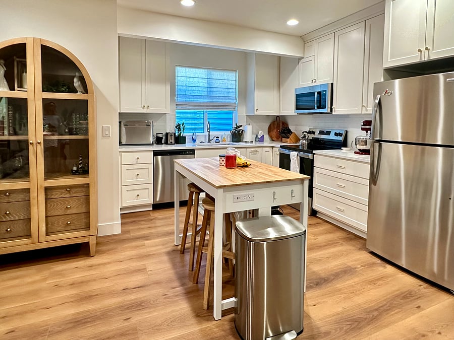 Full kitchen