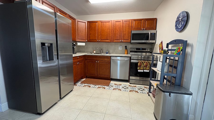 Newly remodeled kitchen with new quartzite counter top and new appliances