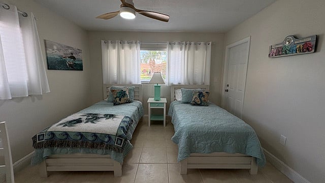 2nd bedroom with 2 Twin beds